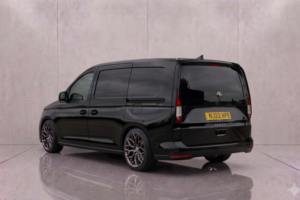 2022 Volkswagen Caddy 2.0 Caddy Maxi C20 Commerce Tdi in Black — image 4