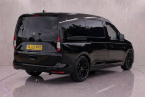 2022 Volkswagen Caddy 2.0 Caddy Maxi C20 Commerce Tdi in Black — image 6