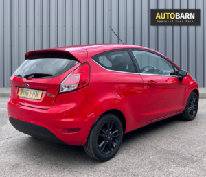 2016 Ford Fiesta 1.25 Zetec Hatchback 3dr Petrol Manual Euro 6 (82 Ps) in Red — image 4