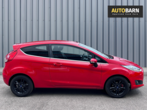 2016 Ford Fiesta 1.25 Zetec Hatchback 3dr Petrol Manual Euro 6 (82 Ps) in Red — image 5