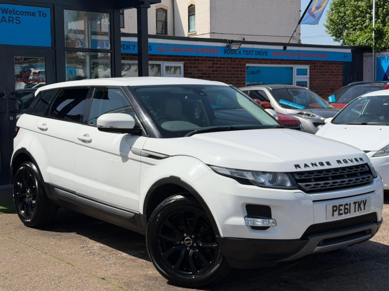 2011 Land Rover Range Rover Evoque 2.2 Sd4 Pure 4WD Euro 5 (s/s) 5dr in White — image 1