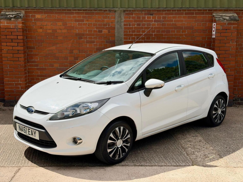 2011 Ford Fiesta 1.25 Edge 5dr in White — image 1
