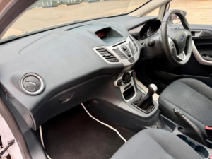 2011 Ford Fiesta 1.25 Edge 5dr in White — image 4