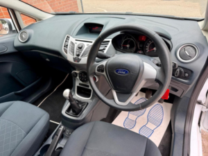 2011 Ford Fiesta 1.25 Edge 5dr in White — image 5