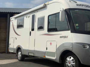 2015 Rapido 840f 840f 4 Berth Fixed Island Bed - Roof Fitted Aircon in White — image 3