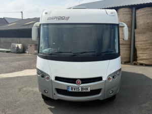 2015 Rapido 840f 840f 4 Berth Fixed Island Bed - Roof Fitted Aircon in White — image 4