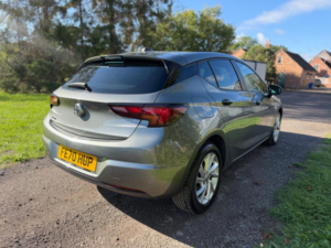 2020 Vauxhall Astra 1.5 Turbo D Business Edition Nav Euro 6 (s/s) 5dr in Grey — image 4