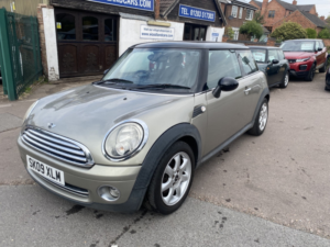 2009 MINI Hatch 1.6 Cooper *half Leather Trim* in Silver — image 4