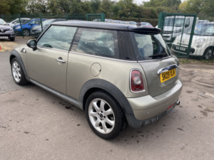 2009 MINI Hatch 1.6 Cooper *half Leather Trim* in Silver — image 6
