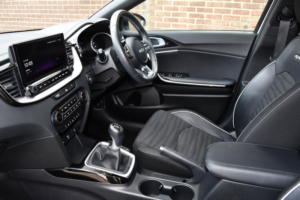 2023 Kia Ceed 1.5 T-Gdi Gt-Line Hatchback 5dr Petrol Manual Euro 6 (s/s) (158 Bhp) in White — image 4