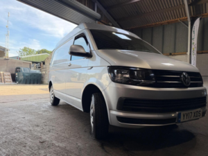 2017 Volkswagen Transporter 2.0 Tdi T28 Bluemotion Tech Trendline Fwd Swb Euro 6 (s/s) 5dr in Silver — image 2