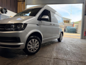 2017 Volkswagen Transporter 2.0 Tdi T28 Bluemotion Tech Trendline Fwd Swb Euro 6 (s/s) 5dr in Silver — image 3