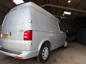 2017 Volkswagen Transporter 2.0 Tdi T28 Bluemotion Tech Trendline Fwd Swb Euro 6 (s/s) 5dr in Silver — image 5