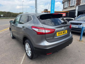 2014 Nissan Qashqai 1.6 Dci Acenta Premium 4WD Euro 5 (s/s) 5dr in Grey — image 4
