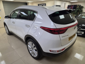 2016 Kia Sportage 1.7 Crdi 3 SUV 5dr Diesel Manual Euro 6 (s/s) (114 Bhp) in Multicolour — image 4