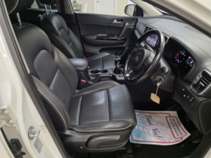 2016 Kia Sportage 1.7 Crdi 3 SUV 5dr Diesel Manual Euro 6 (s/s) (114 Bhp) in Multicolour — image 6