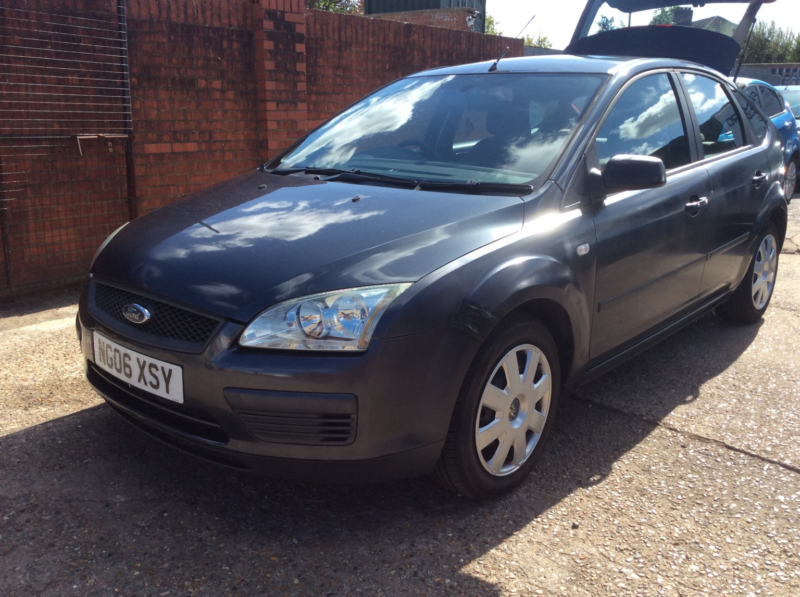 2006 Ford Focus 1.6 Lx in Grey — image 1