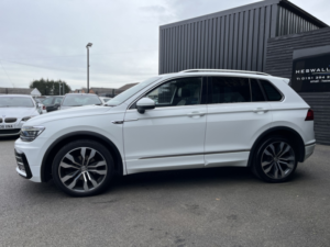 2017 Volkswagen Tiguan 2.0 Tdi R-Line in White — image 6