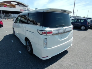 2013 Nissan Elgrand E52 3.5cc Auto 7 Leather Seats in White — image 2