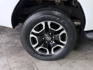 2021 Toyota Hilux 2.8 D-4d Invincible Auto 4WD Euro 6 (s/s) 4dr in White — image 4