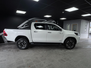 2021 Toyota Hilux 2.8 D-4d Invincible Auto 4WD Euro 6 (s/s) 4dr in White — image 5