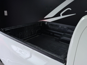 2021 Toyota Hilux 2.8 D-4d Invincible Auto 4WD Euro 6 (s/s) 4dr in White — image 6