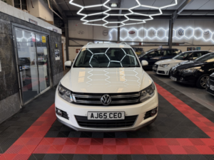 2016 Volkswagen Tiguan 2.0 Tdi Bluemotion Tech Match Edition in White — image 2