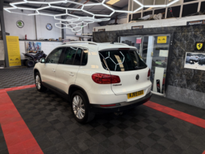 2016 Volkswagen Tiguan 2.0 Tdi Bluemotion Tech Match Edition in White — image 4