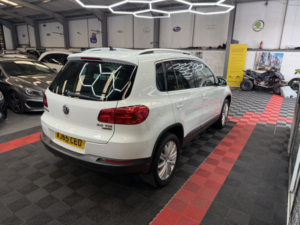 2016 Volkswagen Tiguan 2.0 Tdi Bluemotion Tech Match Edition in White — image 5