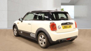 2015 MINI Hatch 1.5 Cooper Euro 6 (s/s) 3dr in White — image 3