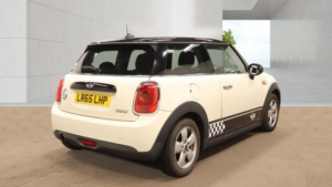 2015 MINI Hatch 1.5 Cooper Euro 6 (s/s) 3dr in White — image 4