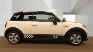 2015 MINI Hatch 1.5 Cooper Euro 6 (s/s) 3dr in White — image 5