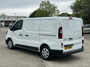 2022 Renault Trafic 2.0 Sl28 Blue Dci 130 Business+ Panel Van My22 in White — image 4