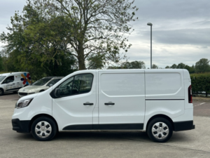 2022 Renault Trafic 2.0 Sl28 Blue Dci 130 Business+ Panel Van My22 in White — image 5
