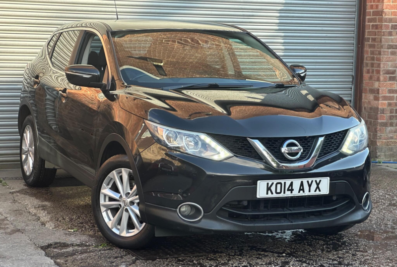 2014 Nissan Qashqai 1.5 Dci Acenta Premium 2WD Euro 5 (s/s) 5dr in Black — image 1