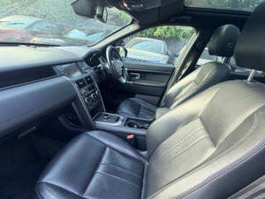 2019 Land Rover Discovery Sport Td4 Landmark in Black — image 2