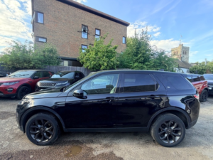 2019 Land Rover Discovery Sport Td4 Landmark in Black — image 4