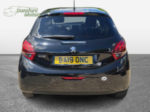 2019 Peugeot 208 1.2 Puretech Signature in Black — image 5