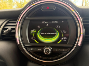 2014 MINI Hatch 1.5 Cooper Auto Euro 6 (s/s) 3dr in Silver — image 5