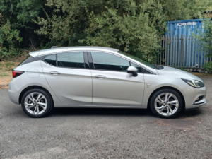 2018 Vauxhall Astra 1.4 Astra Sri T 5dr in Silver — image 2