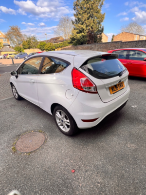 2016 Ford Fiesta 1.6 Zetec Hatchback 3dr Petrol Powershift Euro 6 (105 Ps) in White — image 5