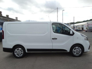 2019 Renault Trafic 1.6 Dci Energy 27 Sport Nav Swb Standard Roof Euro 6 (s/s) 5dr in White — image 4