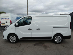 2019 Renault Trafic 1.6 Dci Energy 27 Sport Nav Swb Standard Roof Euro 6 (s/s) 5dr in White — image 5