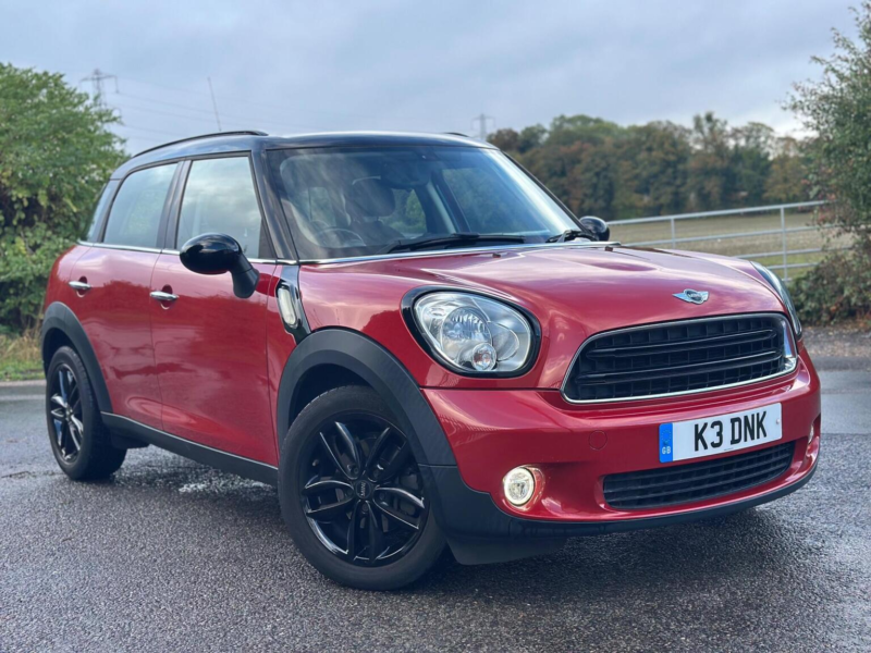 2015 MINI Countryman 1.6 Cooper Auto Euro 6 5dr in Red — image 1