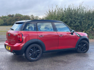 2015 MINI Countryman 1.6 Cooper Auto Euro 6 5dr in Red — image 5