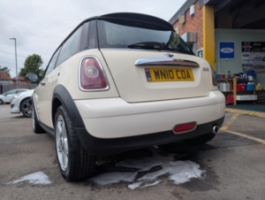 2010 MINI Hatch 1.6 Cooper Hatch in White — image 2