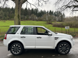 2012 Land Rover Freelander 2 2.2 Sd4 Hse SUV 5dr Diesel Commandshift 4WD Euro 5 (190 Ps) in White — image 2
