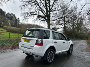 2012 Land Rover Freelander 2 2.2 Sd4 Hse SUV 5dr Diesel Commandshift 4WD Euro 5 (190 Ps) in White — image 3