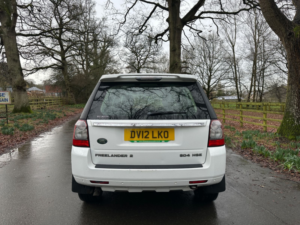2012 Land Rover Freelander 2 2.2 Sd4 Hse SUV 5dr Diesel Commandshift 4WD Euro 5 (190 Ps) in White — image 4