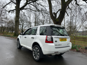 2012 Land Rover Freelander 2 2.2 Sd4 Hse SUV 5dr Diesel Commandshift 4WD Euro 5 (190 Ps) in White — image 6